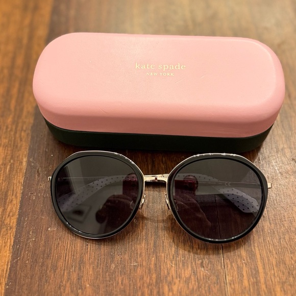Kate Spade ♠️ - Picture 3 of 9